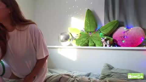 Snapshot of peaceofmae chatting on 12/17/25, 07:53 online show from 12/17/25, 07:53