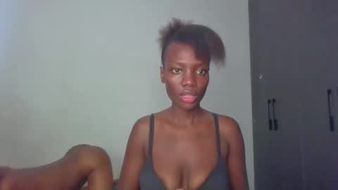 peach_ebonny online show from 05/19/26, 06:42