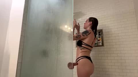 peachesncreampiezz online show from 05/05/26, 04:04