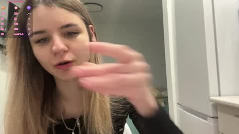 Snapshot of peachy_keens chatting on 04/14/26, 04:57 Peachy online show from 04/14/26, 04:57