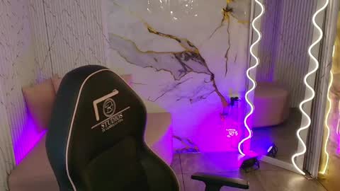 peachy_tay online show from 04/12/26, 11:26