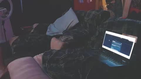 Peachycream2017 online show from 02/09/25, 04:57