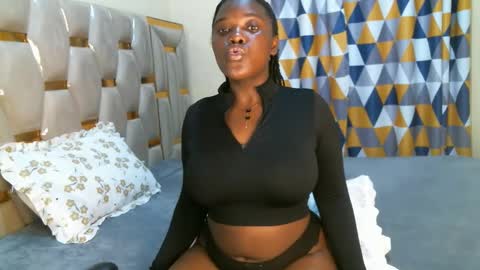 Snapshot of peachygirl255 chatting on 11/13/25, 12:37 Peachy online show from 11/13/25, 12:37