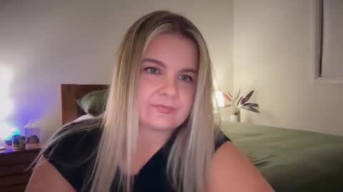 peachyrose_ online show from 04/16/26, 08:15