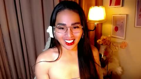 Snapshot of peakaboo_xx chatting on 05/18/26, 03:07 Angel Creamdensada online show from 05/18/26, 03:07