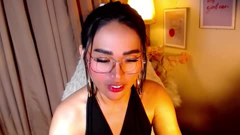 Snapshot of peakaboo_xx chatting on 05/19/26, 06:25 Angel Creamdensada online show from 05/19/26, 06:25