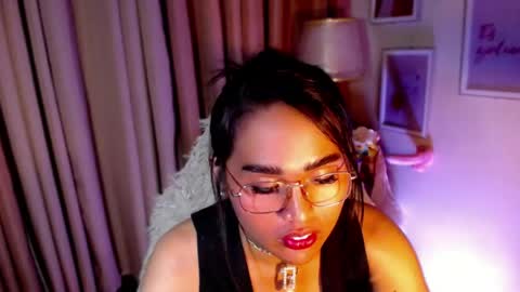 Snapshot of peakaboo_xx chatting on 05/20/26, 06:52 Angel Creamdensada online show from 05/20/26, 06:52