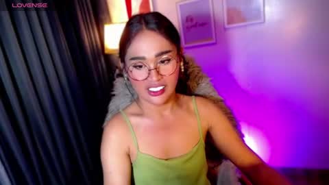 Snapshot of peakaboo_xx chatting on 06/10/26, 09:41 Angel Creamdensada online show from 06/10/26, 09:41