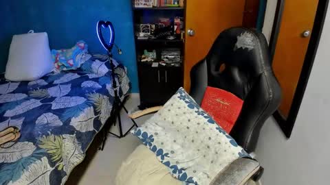 Tangerine Penaut online show from 10/17/25, 01:31