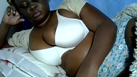 Snapshot of pearl_33 chatting on 06/25/26, 11:53 Keci online show from 06/25/26, 11:53