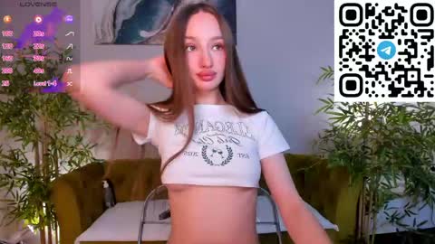 Snapshot of pearl_bloom chatting on 04/29/26, 12:48 Sex Leah online show from 04/29/26, 12:48