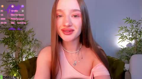 Snapshot of pearl_bloom chatting on 05/12/26, 11:13 Sex Leah online show from 05/12/26, 11:13