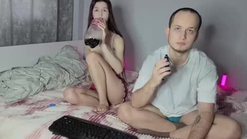 Snapshot of pearl_couple chatting on 02/09/26, 09:02 Rina and Max online show from 02/09/26, 09:02