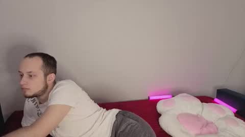 Snapshot of pearl_couple chatting on 02/19/26, 09:05 Rina and Max online show from 02/19/26, 09:05