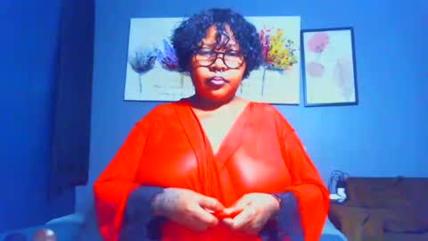 Snapshot of pearlblu38 chatting on 01/21/25, 02:43 Pearl online show from 01/21/25, 02:43