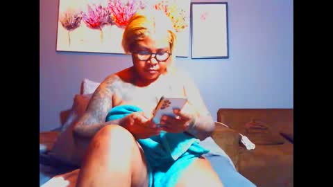 Snapshot of pearlblu38 chatting on 01/22/25, 07:13 Pearl online show from 01/22/25, 07:13