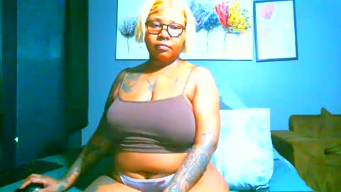 Snapshot of pearlblu38 chatting on 01/25/25, 01:10 Pearl online show from 01/25/25, 01:10