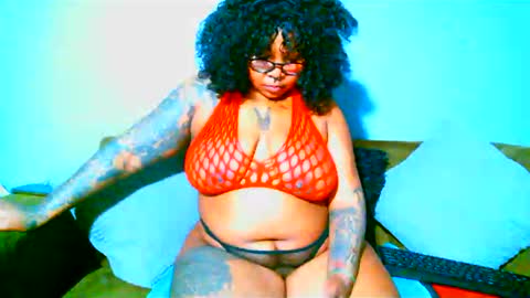 Snapshot of pearlblu38 chatting on 02/01/25, 06:51 Pearl online show from 02/01/25, 06:51
