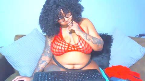 Snapshot of pearlblu38 chatting on 02/02/25, 01:55 Pearl online show from 02/02/25, 01:55