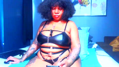 Snapshot of pearlblu38 chatting on 02/25/25, 04:46 Pearl online show from 02/25/25, 04:46