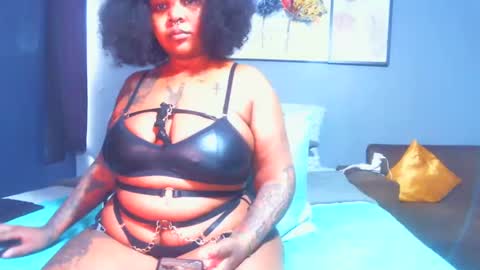 Snapshot of pearlblu38 chatting on 02/26/25, 10:04 Pearl online show from 02/26/25, 10:04