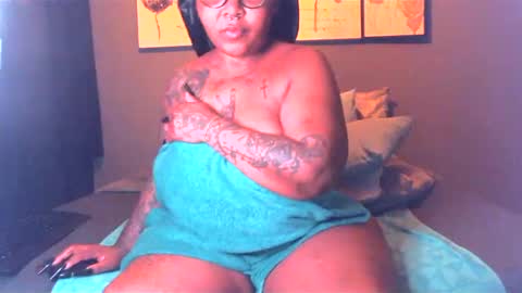 Snapshot of pearlblu38 chatting on 03/03/25, 03:08 Pearl online show from 03/03/25, 03:08