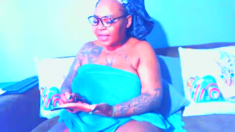 Snapshot of pearlblu38 chatting on 03/05/25, 04:02 Pearl online show from 03/05/25, 04:02