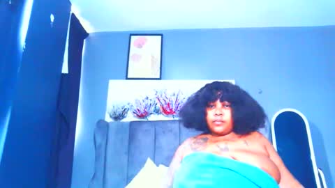 Snapshot of pearlblu38 chatting on 09/17/25, 12:18 Pearl online show from 09/17/25, 12:18