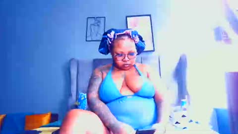 Snapshot of pearlblu38 chatting on 10/15/25, 07:30 Pearl online show from 10/15/25, 07:30