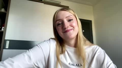 Snapshot of pearlinesilfies chatting on 05/23/26, 08:40 Zlata online show from 05/23/26, 08:40