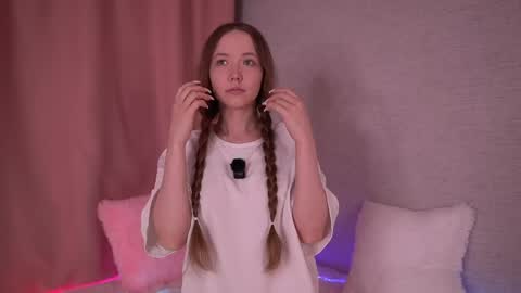 pearly_peach_ online show from 04/21/26, 04:23