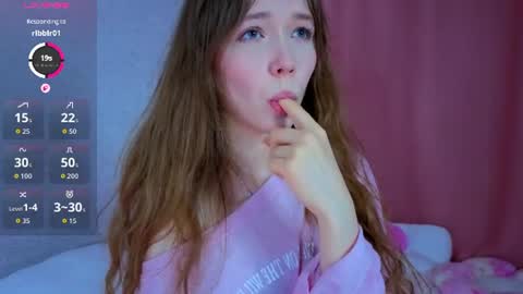 Snapshot of pearly_peach_ chatting on 06/20/26, 12:14 pearly_peach_ online show from 06/20/26, 12:14