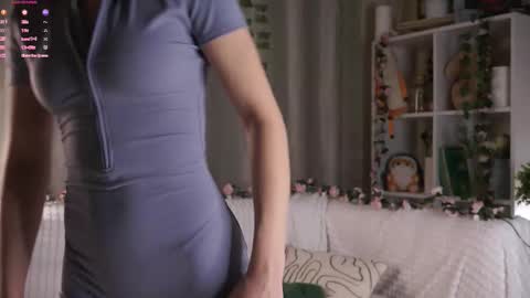 Lily online show from 12/05/25, 12:08