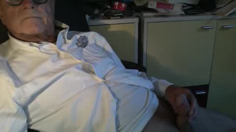 Snapshot of pegaso1000 chatting on 11/04/25, 03:33 pegaso1000 online show from 11/04/25, 03:33