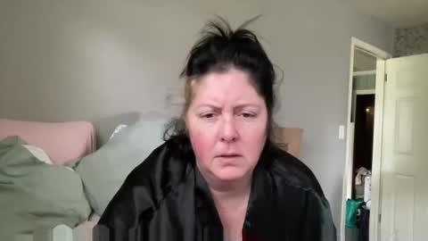 Snapshot of pegggggysue69 chatting on 04/05/26, 02:36 pegggggysue69 online show from 04/05/26, 02:36