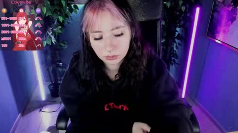 Snapshot of peggymcdean chatting on 10/31/25, 05:19 peggymcdean online show from 10/31/25, 05:19