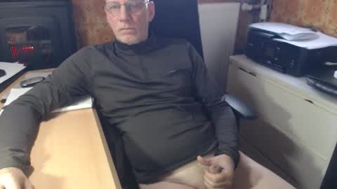 Pemue65 online show from 11/18/25, 08:08