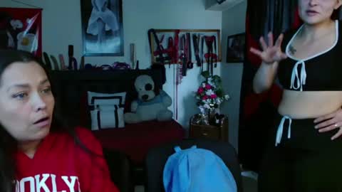 Snapshot of penelopeandmarilyn chatting on 06/25/26, 02:10 Penelope and my girlfriend Marilyn online show from 06/25/26, 02:10