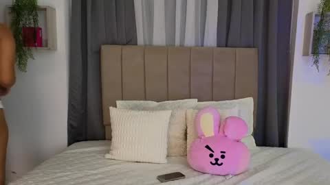 penelophe01 online show from 04/19/26, 07:49