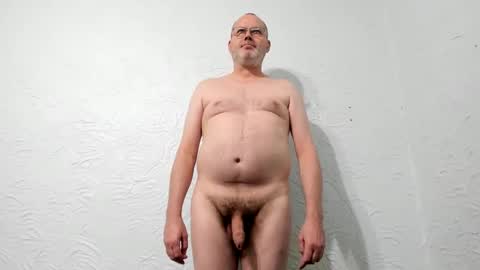 Snapshot of penis_dance chatting on 10/03/25, 12:29 Vincent Howard online show from 10/03/25, 12:29