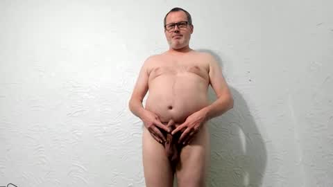 Snapshot of penis_dance chatting on 06/03/26, 12:35 Vincent Howard online show from 06/03/26, 12:35