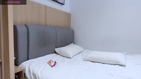 penny_coco online show from 12/16/25, 09:25