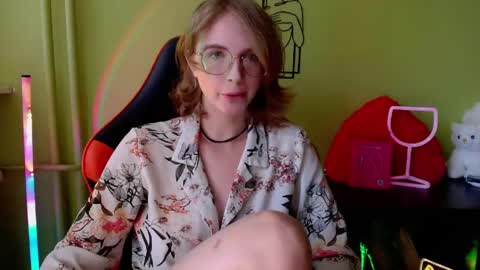 Snapshot of penny_lust chatting on 06/08/26, 04:40 Penny online show from 06/08/26, 04:40