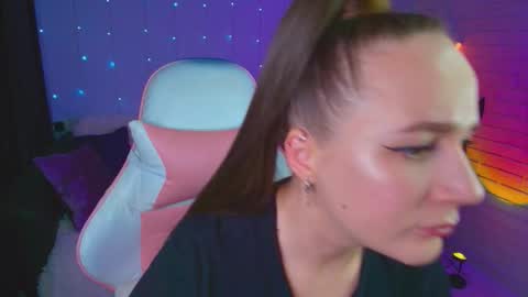 Dia  online show from 11/21/25, 10:30