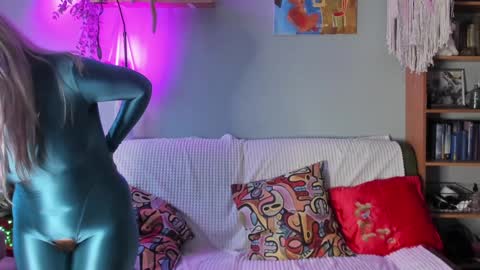 Olivia online show from 12/27/24, 10:12