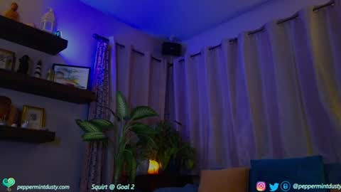 Peppermint and Dusty  online show from 12/19/24, 04:13