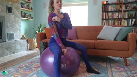 Peppermint and Dusty  online show from 02/25/26, 07:01