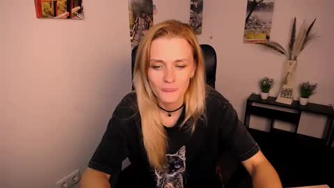 Mia online show from 09/09/25, 06:35