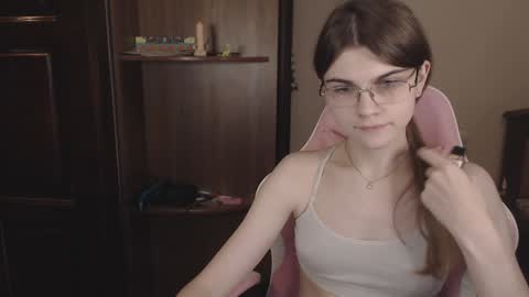 Snapshot of peralez_f chatting on 12/03/24, 02:25 Farida online show from 12/03/24, 02:25