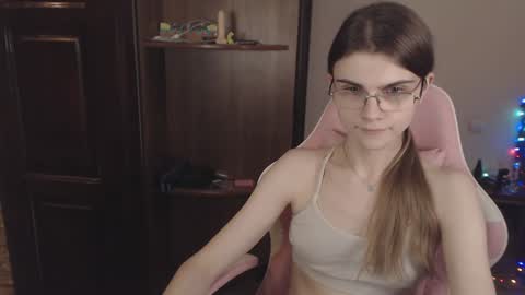Snapshot of peralez_f chatting on 01/05/25, 12:52 Farida online show from 01/05/25, 12:52